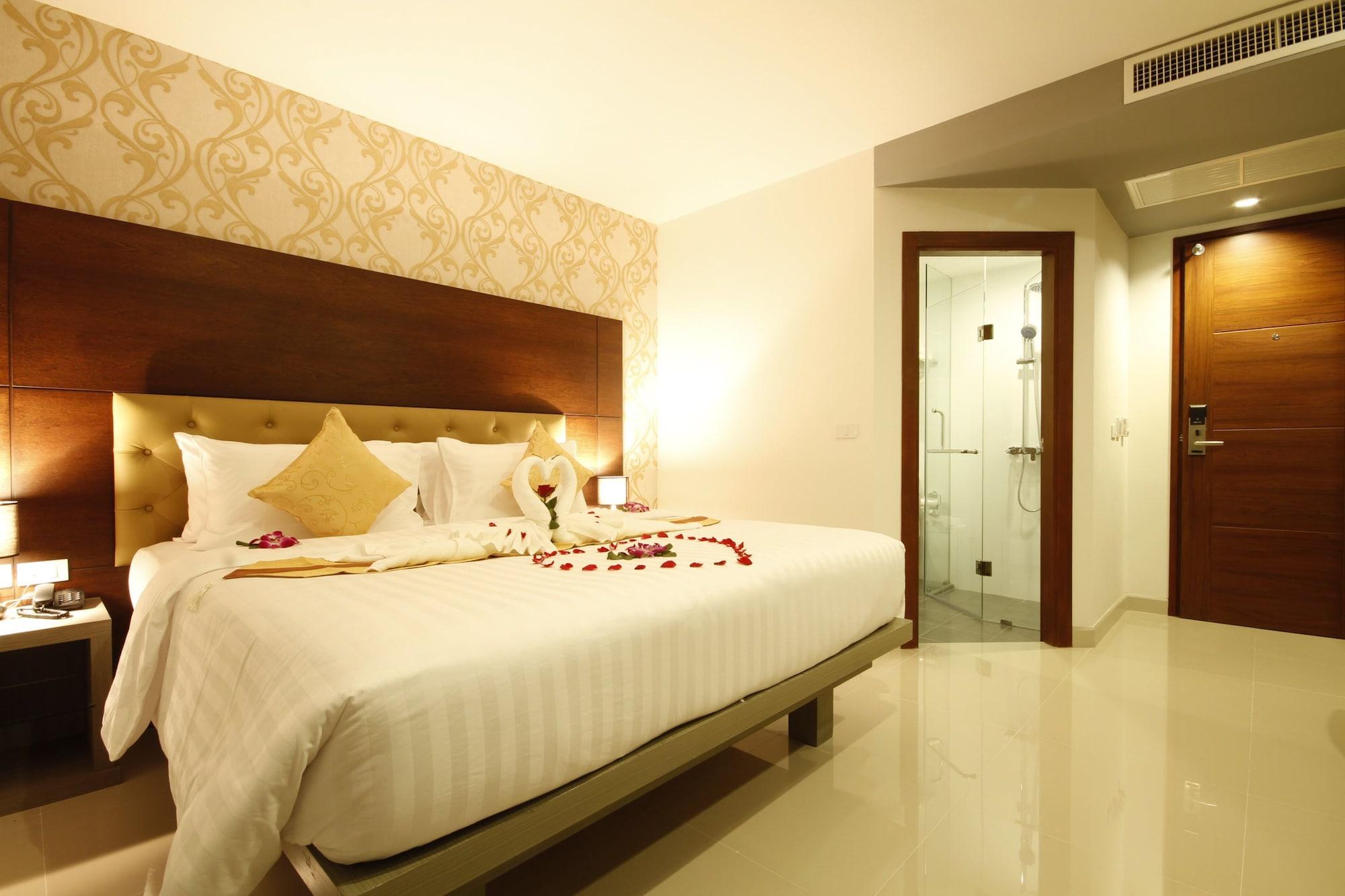 Hemingways Silk Hotel Patong Exterior foto