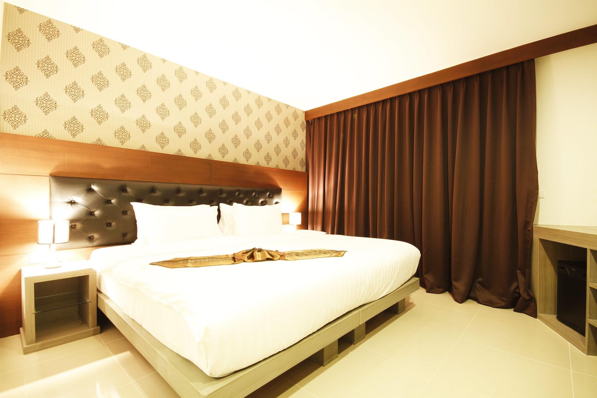 Hemingways Silk Hotel Patong Exterior foto