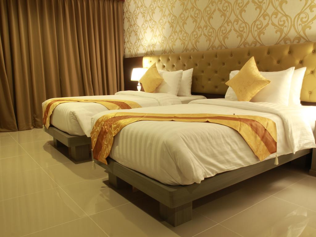 Hemingways Silk Hotel Patong Exterior foto