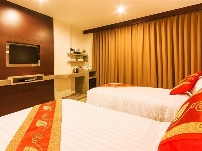 Hemingways Silk Hotel Patong Exterior foto