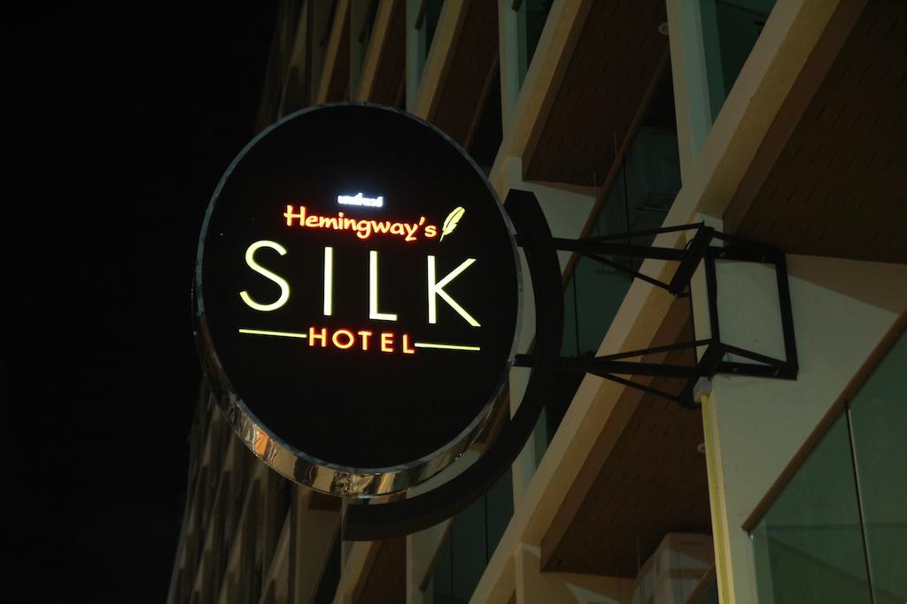Hemingways Silk Hotel Patong Exterior foto