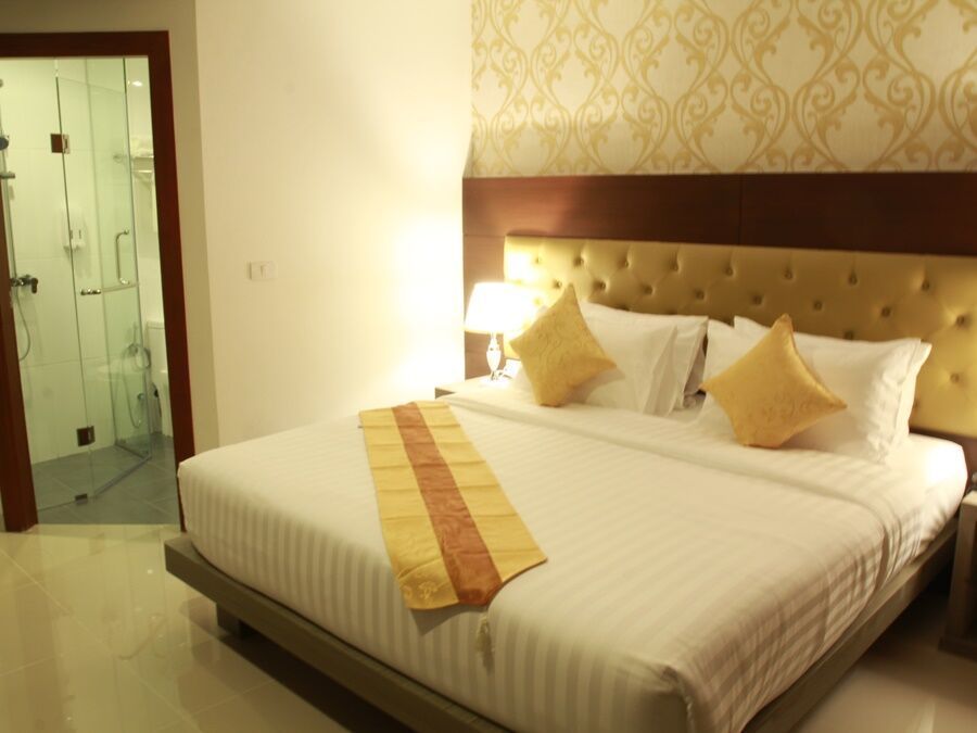 Hemingways Silk Hotel Patong Exterior foto