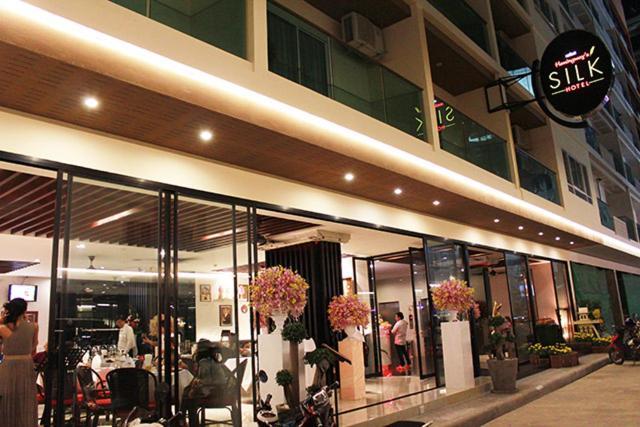 Hemingways Silk Hotel Patong Exterior foto